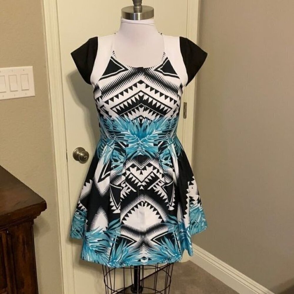 McGinn Black White Geometric Zip Front Dress 10